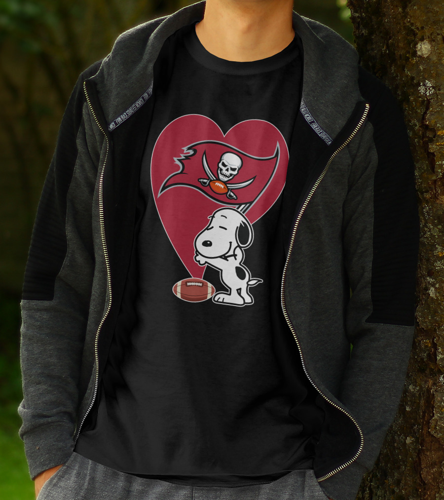 Tampa Bay Buccaneers Snoopy Heart Hug Football T-Shirt