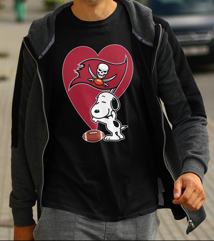 Tampa Bay Buccaneers Snoopy Heart Hug Football T-Shirt
