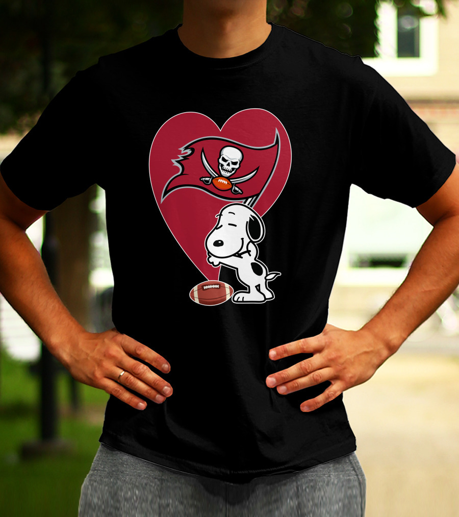 Tampa Bay Buccaneers Snoopy Heart Hug Football T-Shirt