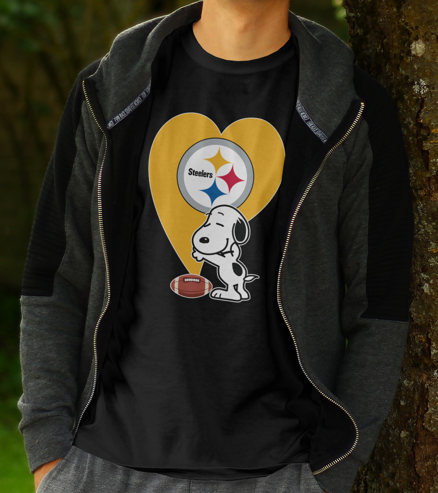 Pittsburgh Steelers Snoopy Hug Heart Football T-Shirt