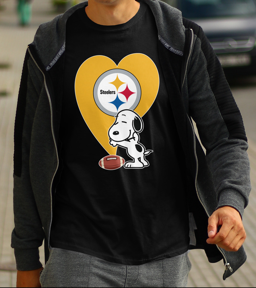 Pittsburgh Steelers Snoopy Hug Heart Football T-Shirt
