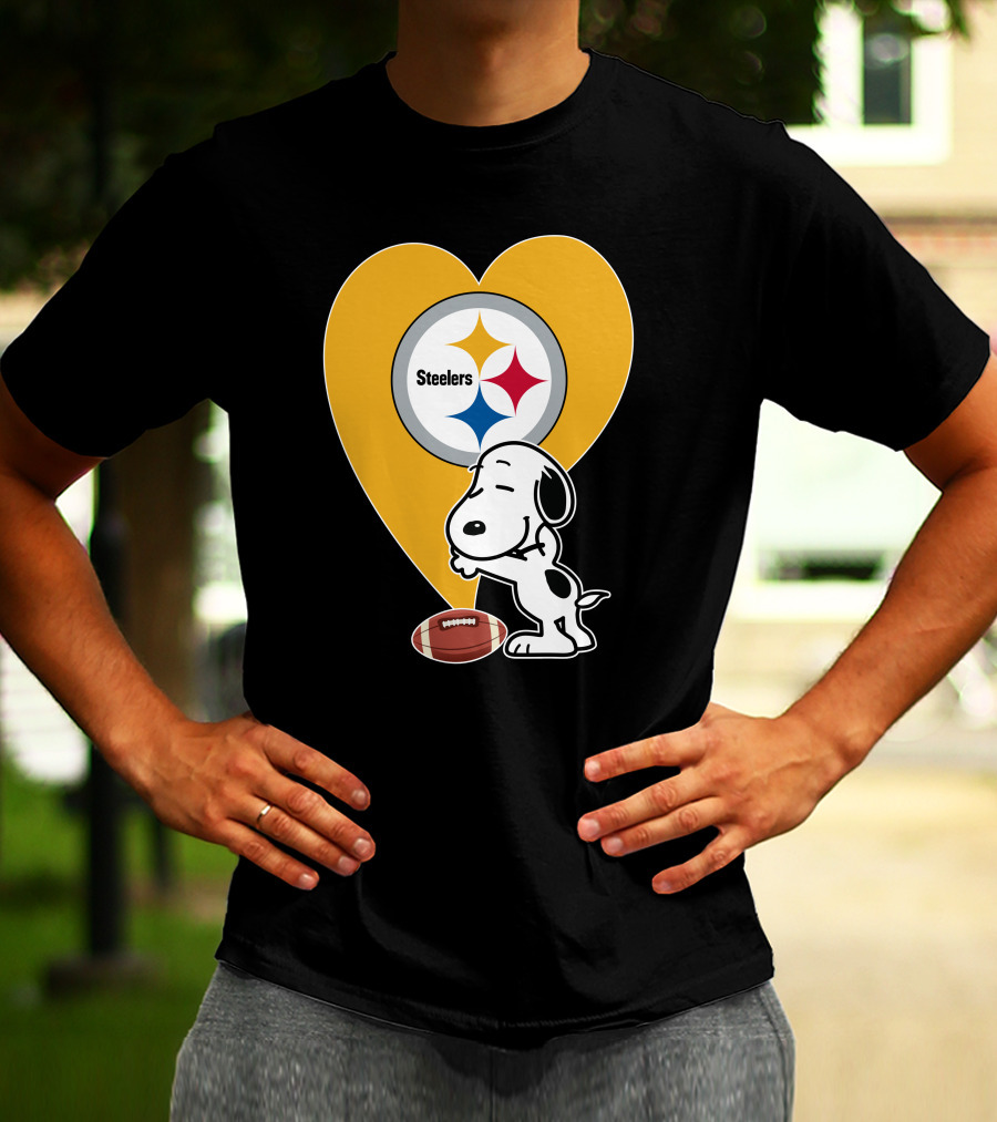 Pittsburgh Steelers Snoopy Hug Heart Football T-Shirt