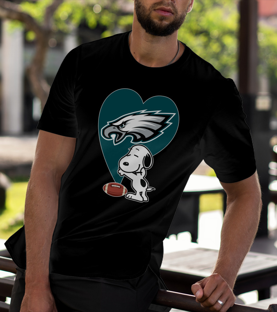 Philadelphia Eagles Snoopy Football Heart Hug T-Shirt