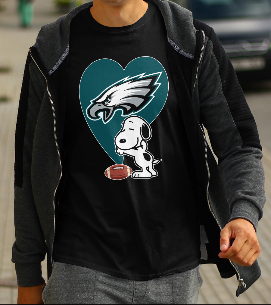 Philadelphia Eagles Snoopy Football Heart Hug T-Shirt