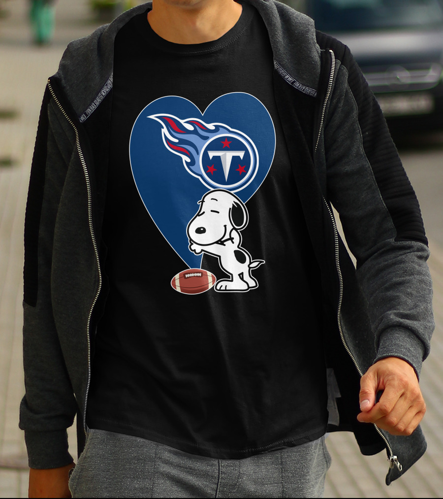 Tennessee Titans Snoopy Heart Football Hug T-Shirt