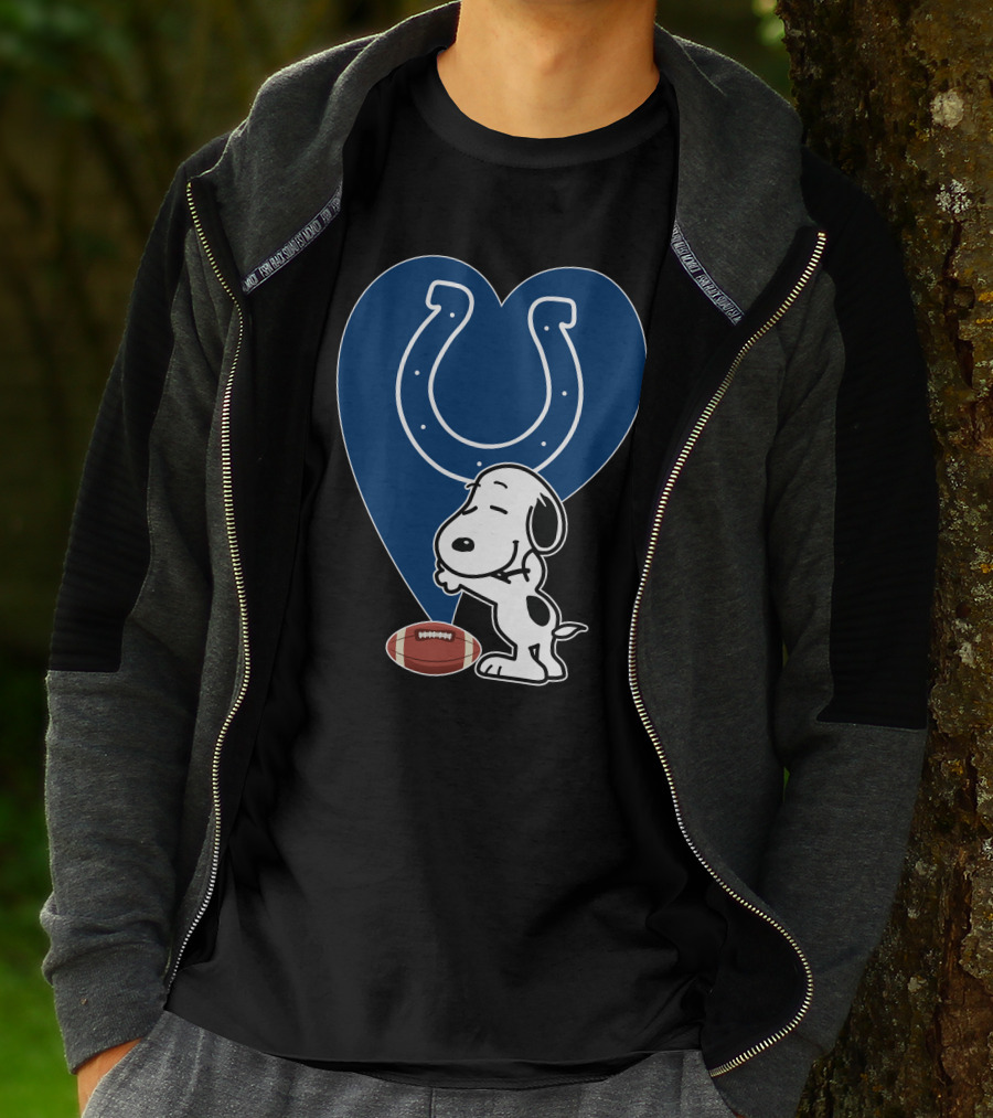 Indianapolis Colts Snoopy Football Heart Hug T-Shirt