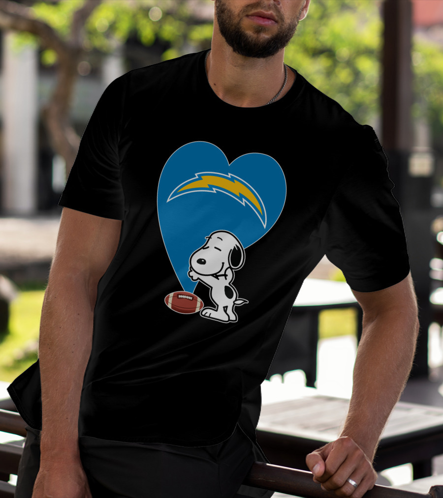 Los Angeles Chargers Snoopy Football Heart Hug T-Shirt