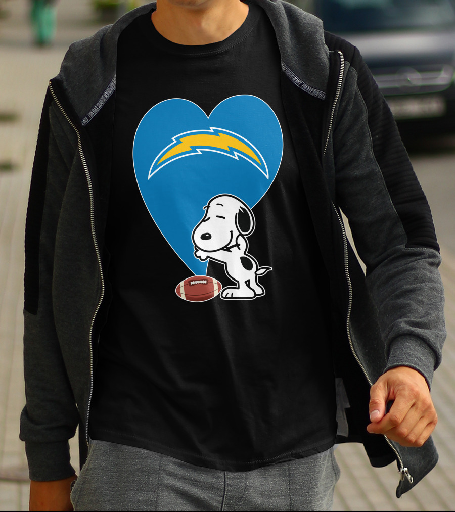 Los Angeles Chargers Snoopy Football Heart Hug T-Shirt