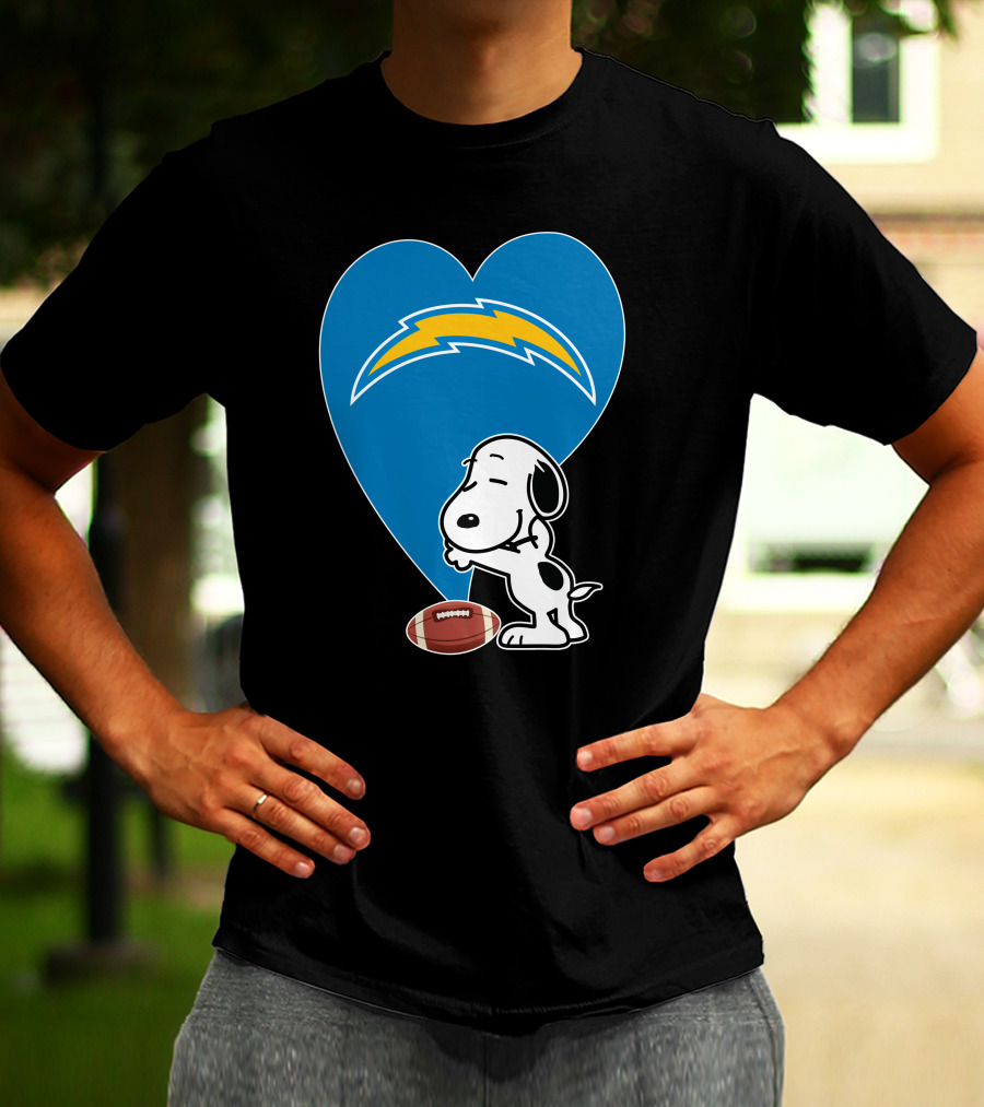 Los Angeles Chargers Snoopy Football Heart Hug T-Shirt
