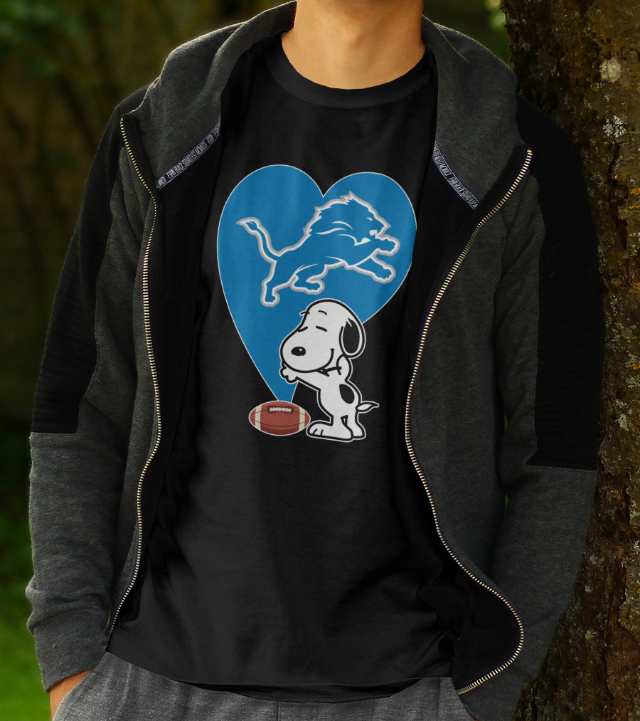 Detroit Lions Snoopy Heart Balloon Football Hug T-Shirt