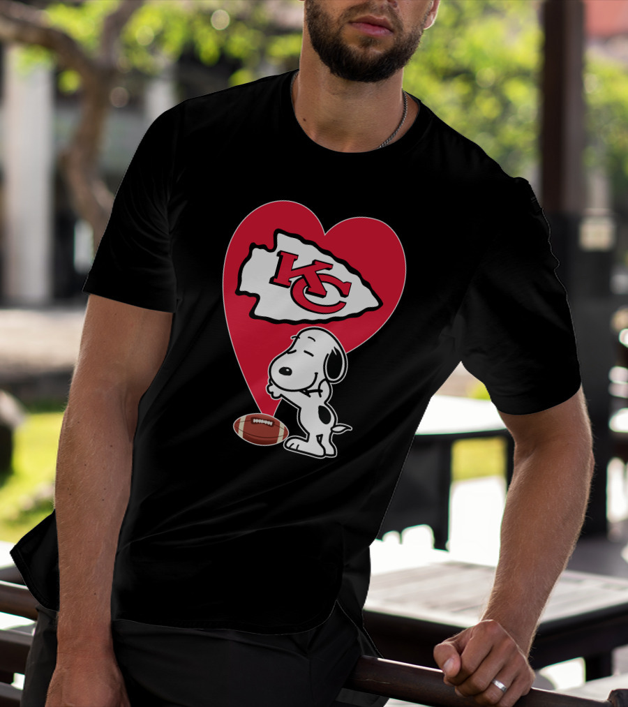 Kansas City Chiefs Heart Snoopy Football Hug T-Shirt