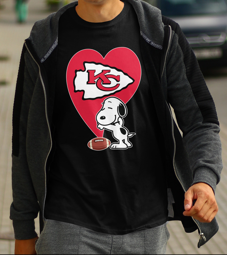 Kansas City Chiefs Heart Snoopy Football Hug T-Shirt