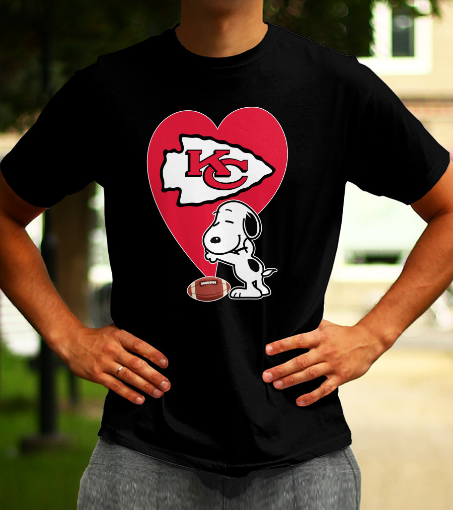 Kansas City Chiefs Heart Snoopy Football Hug T-Shirt