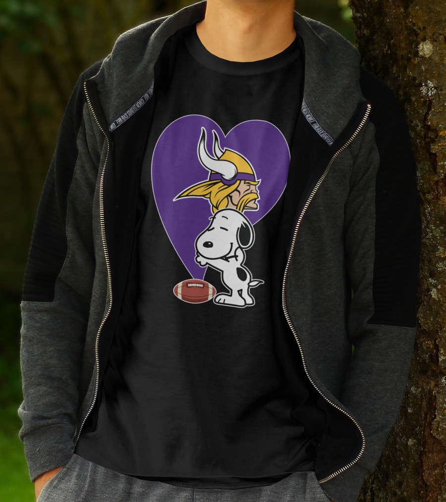 Minnesota Vikings Snoopy Football Heart Hug T-Shirt