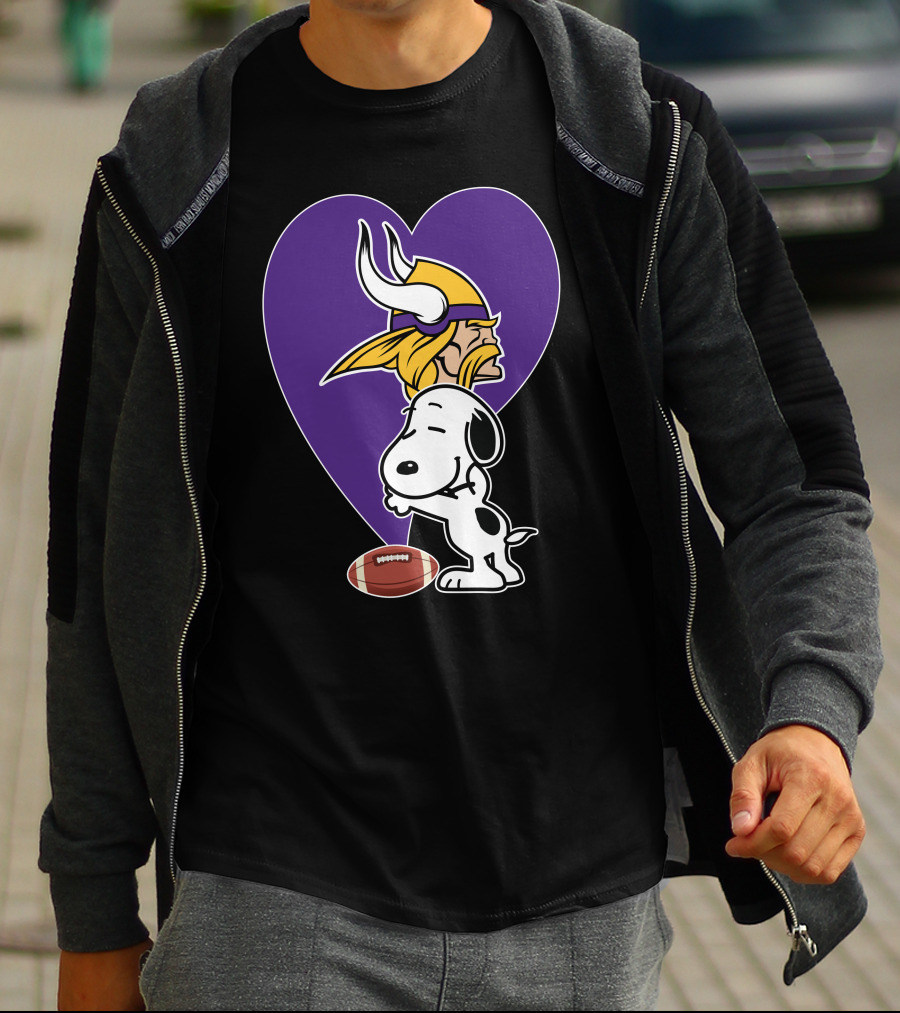 Minnesota Vikings Snoopy Football Heart Hug T-Shirt