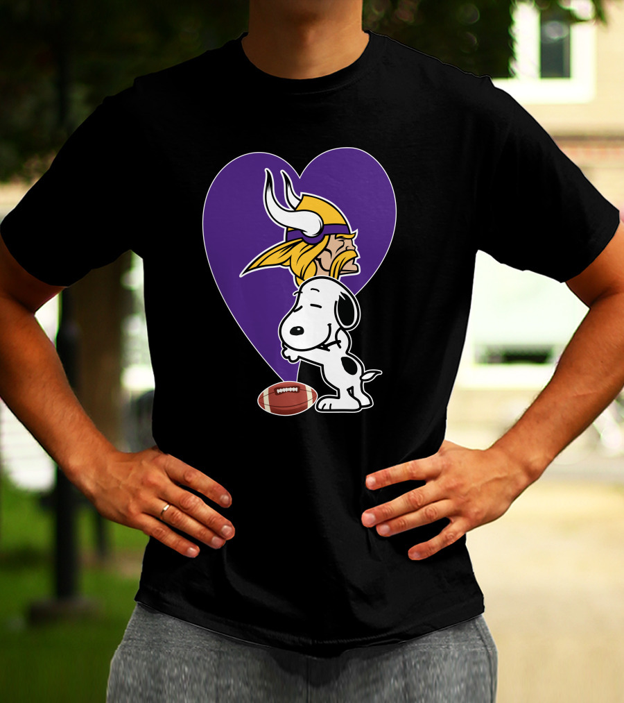 Minnesota Vikings Snoopy Football Heart Hug T-Shirt