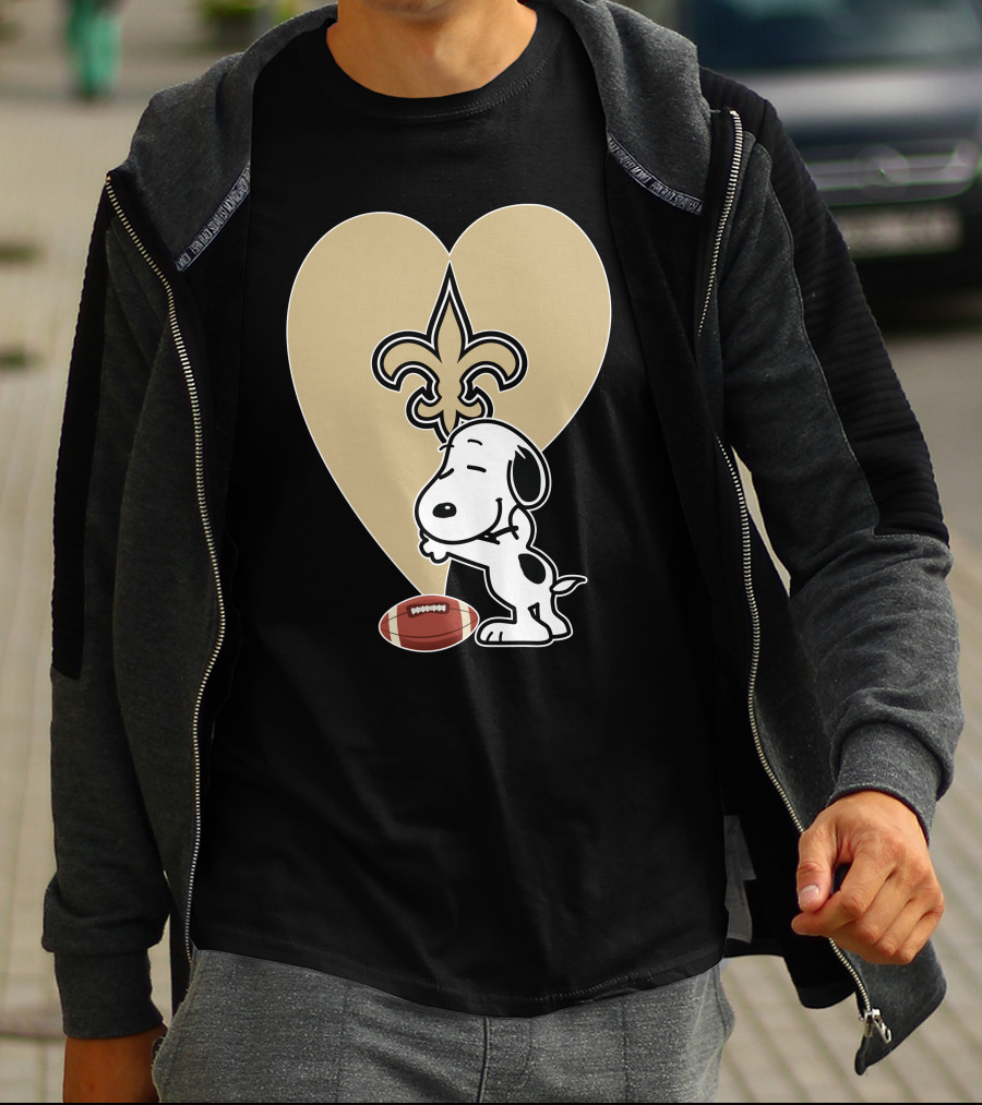 New Orleans Saints Snoopy Hug Heart Fleur-de-Lis Football T-Shirt