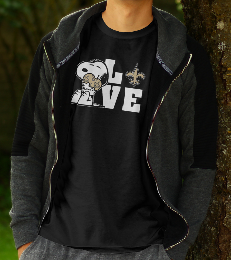 Snoopy Love New Orleans Saints Fleur-de-Lis Hug T-Shirt