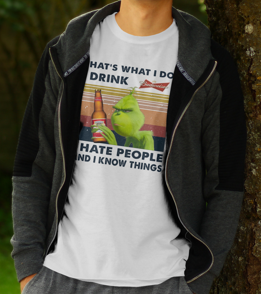 THAT'S WHAT I DO I DRINK BUDWEISER I HATE PEOPLE AND I KNOW THINGS T-Shirt
