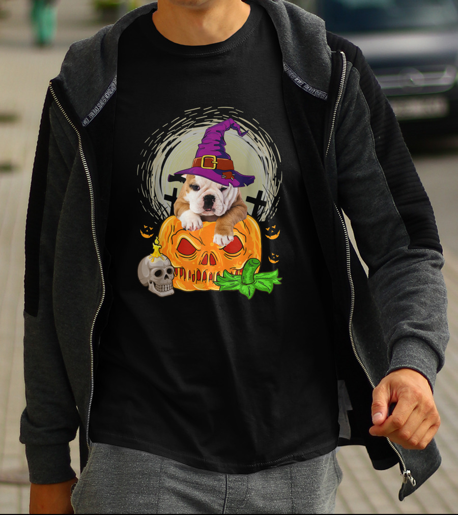 Cute English Bulldog Witch On Skull Pumpkin T-Shirt