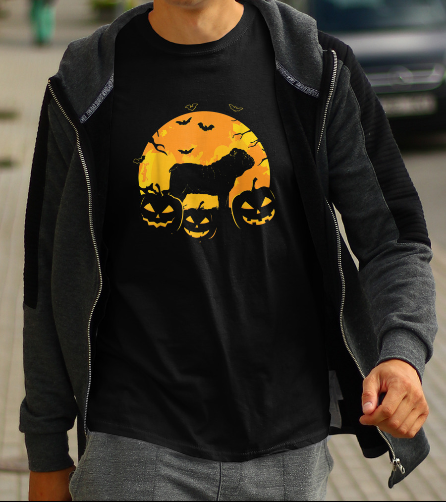 Halloween English Bulldog With Jack O Lanterns And Bats In Pumpkin Moon T-Shirt