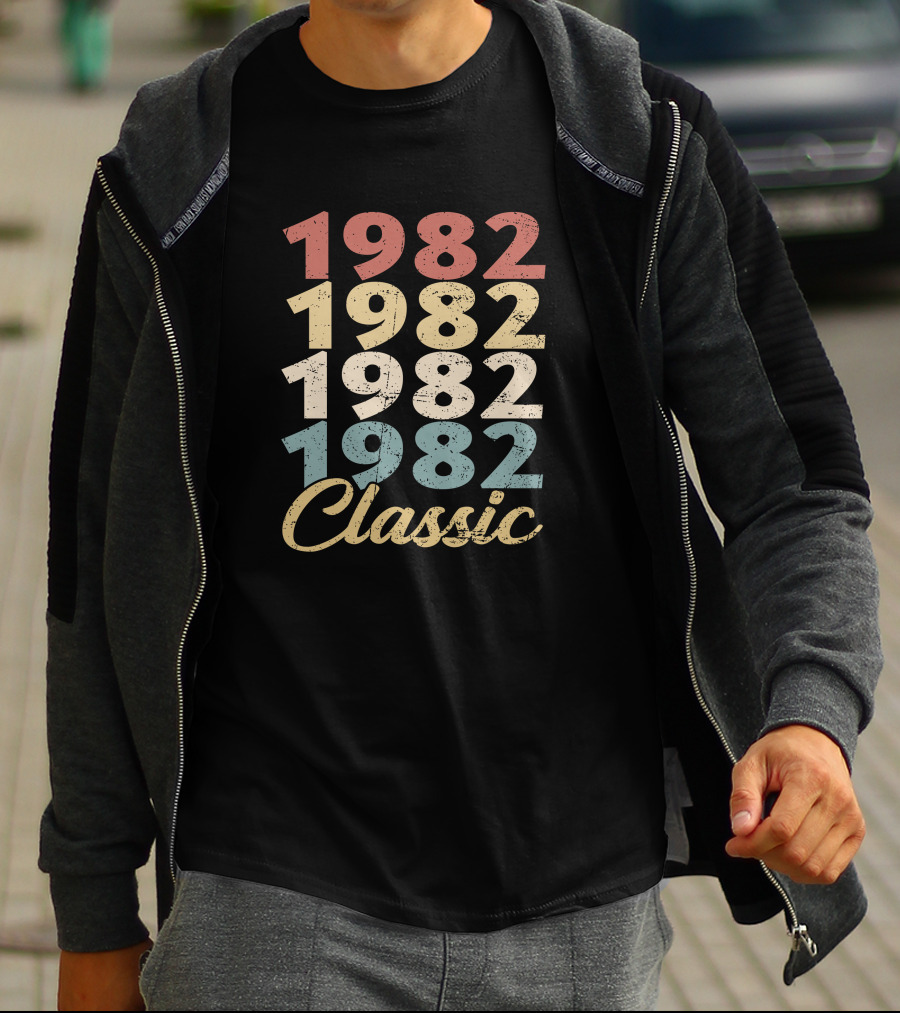 1982 Classic Vintage T-Shirt