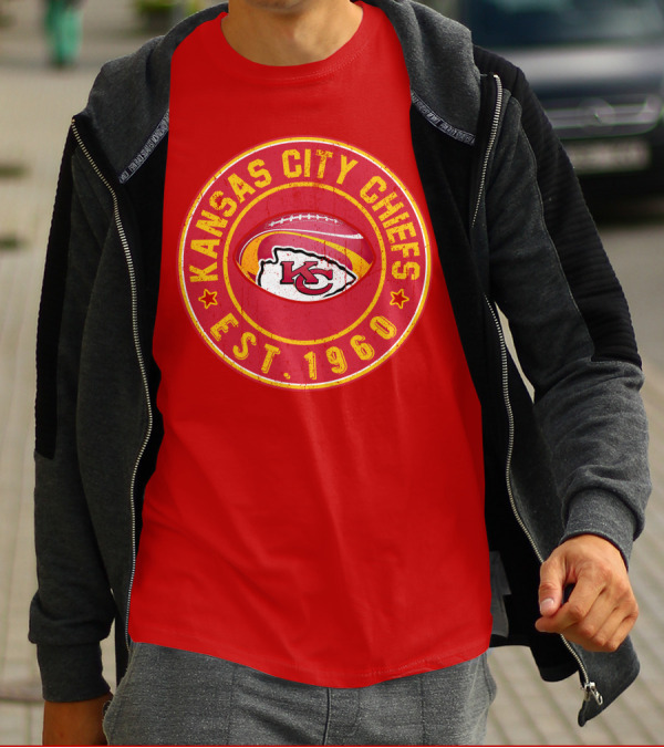 Kansas City Chiefs Est. 1960 Red Distressed Logo Vintage Football Badge T-Shirt