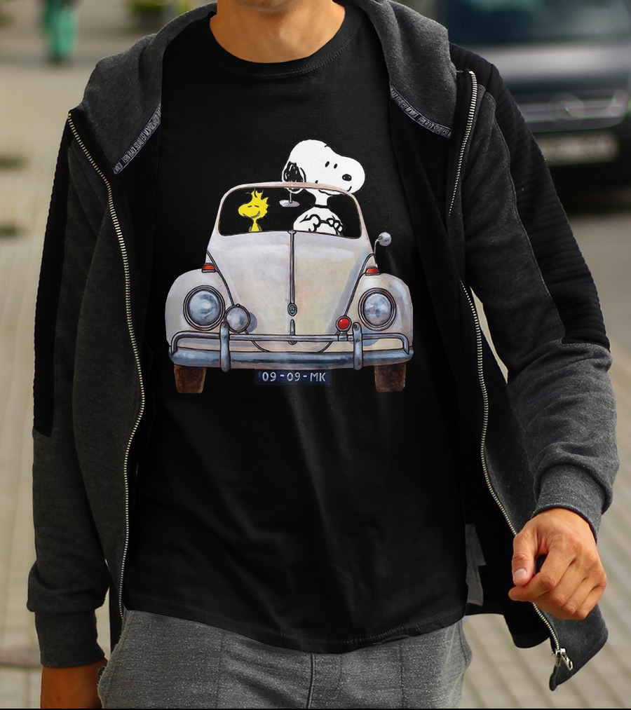 Snoopy And Woodstock Riding In Classic Volkswagen Beetle Car T-Shirt