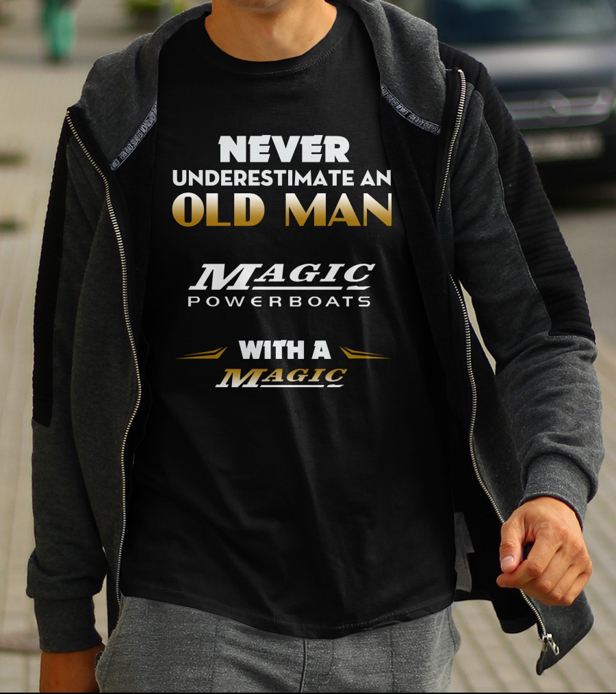 NEVER UNDERESTIMATE AN OLD MAN MAGIC POWERBOATS WITH A MAGIC T-Shirt