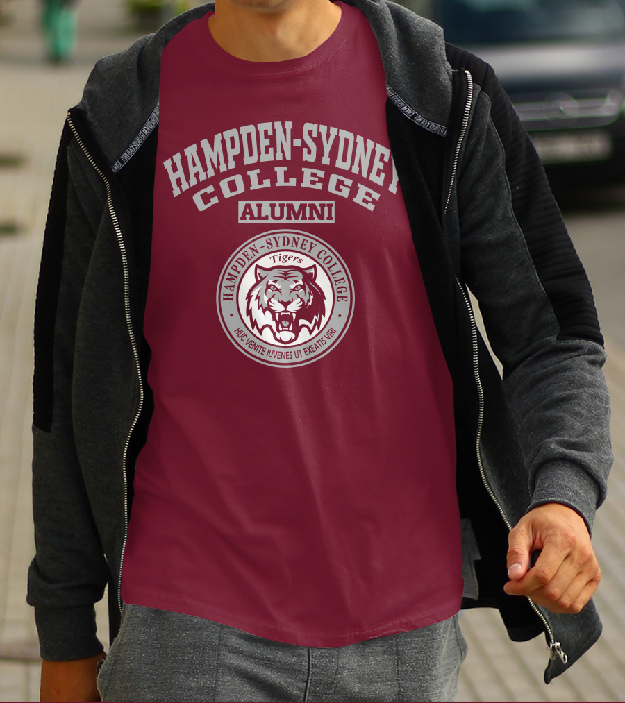 Hampden–Sydney College Alumni Tigers Huc Venite Iuvenes Ut Exeatis Viri T-Shirt