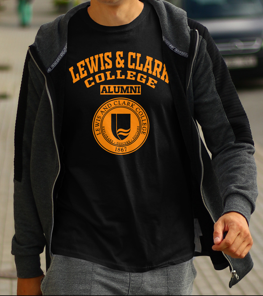 LEWIS And CLARK COLLEGE ALUMNI 1867 EXPLOARE DISCERE SOCIARE T-Shirt
