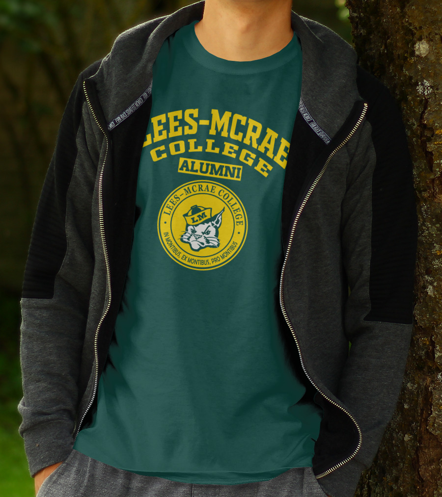 LEES-MCRAE COLLEGE ALUMNI LEES-MCRAE COLLEGE IN MONTIBUS EX MONTIBUS PRO MONTIBUS LM T-Shirt
