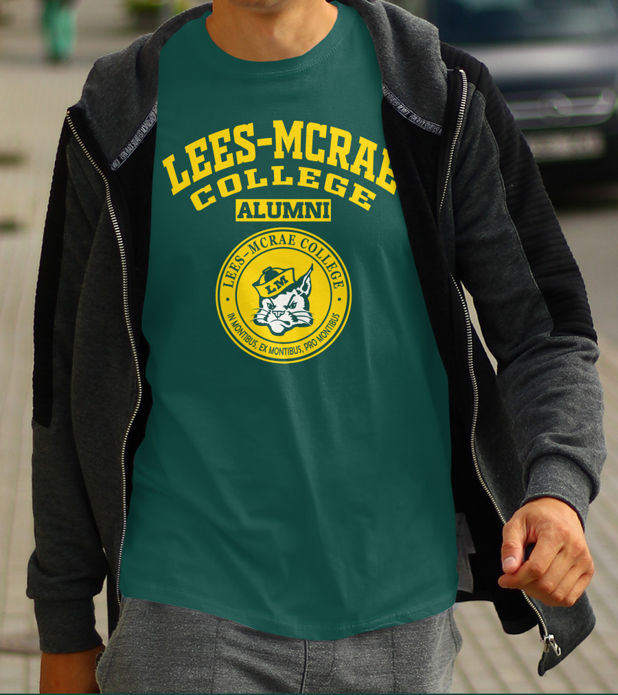 LEES-MCRAE COLLEGE ALUMNI LEES-MCRAE COLLEGE IN MONTIBUS EX MONTIBUS PRO MONTIBUS LM T-Shirt