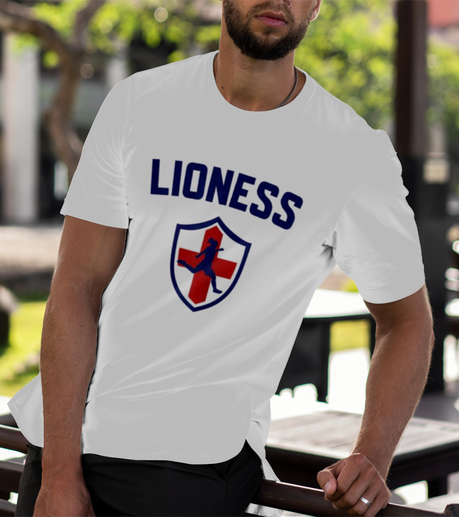 LIONESS England Team Crest Soccer Player Emblem T-Shirt