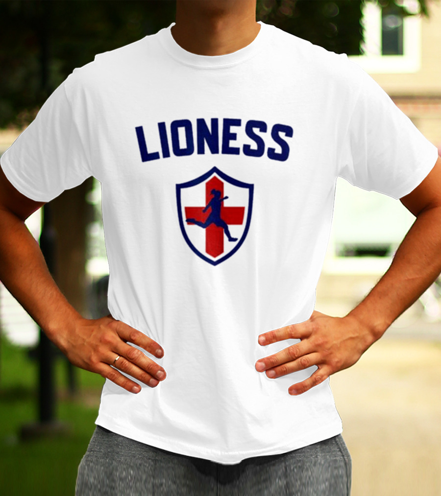 LIONESS England Team Crest Soccer Player Emblem T-Shirt