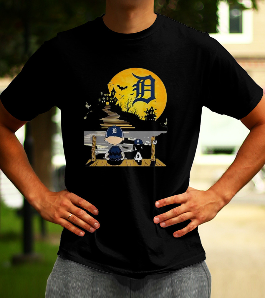 Snoopy Charlie Brown Detroit Tigers Halloween Moon Scene T-Shirt