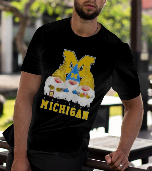 Michigan Wolverines Gnomes Merry Christmas T-Shirt