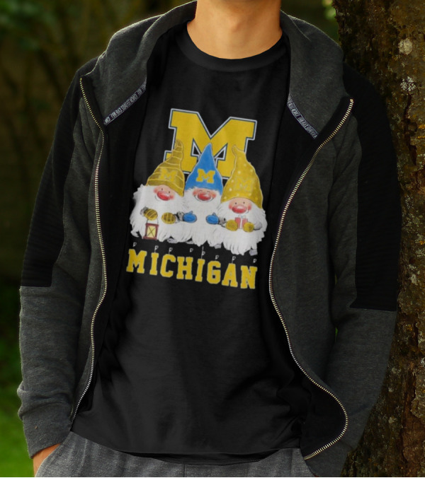 Michigan Wolverines Gnomes Merry Christmas T-Shirt