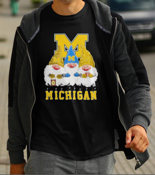 Michigan Wolverines Gnomes Merry Christmas T-Shirt