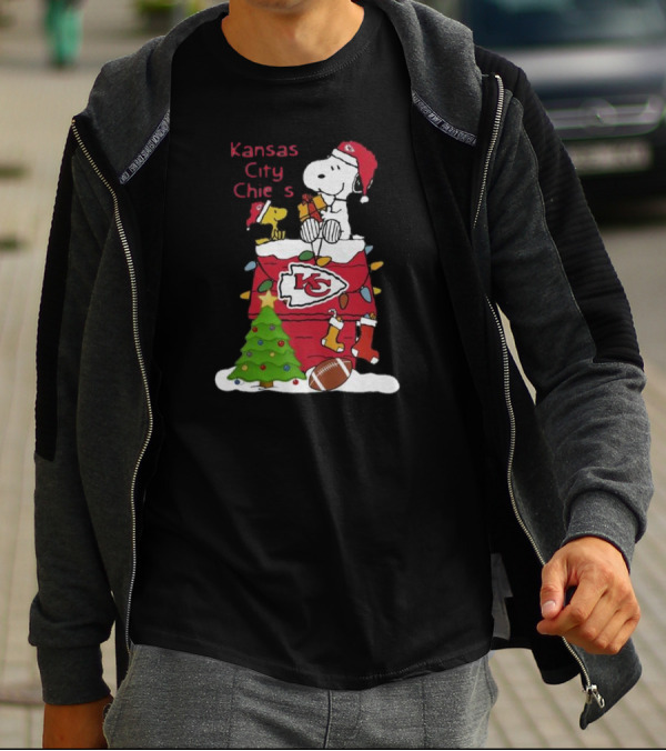 Kansas City Chiefs Christmas Snoopy And Woodstock Santa Scene T-Shirt
