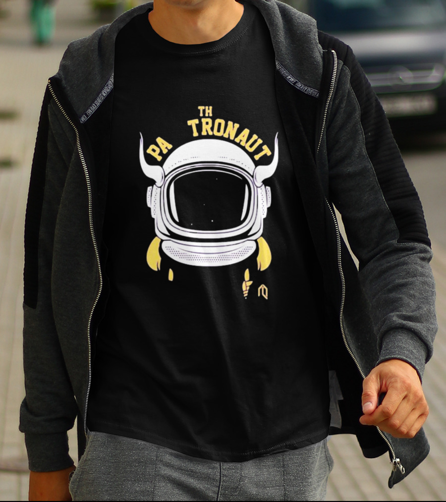 TH PA TRONAUT Minnesota Vikings Helmet T-Shirt