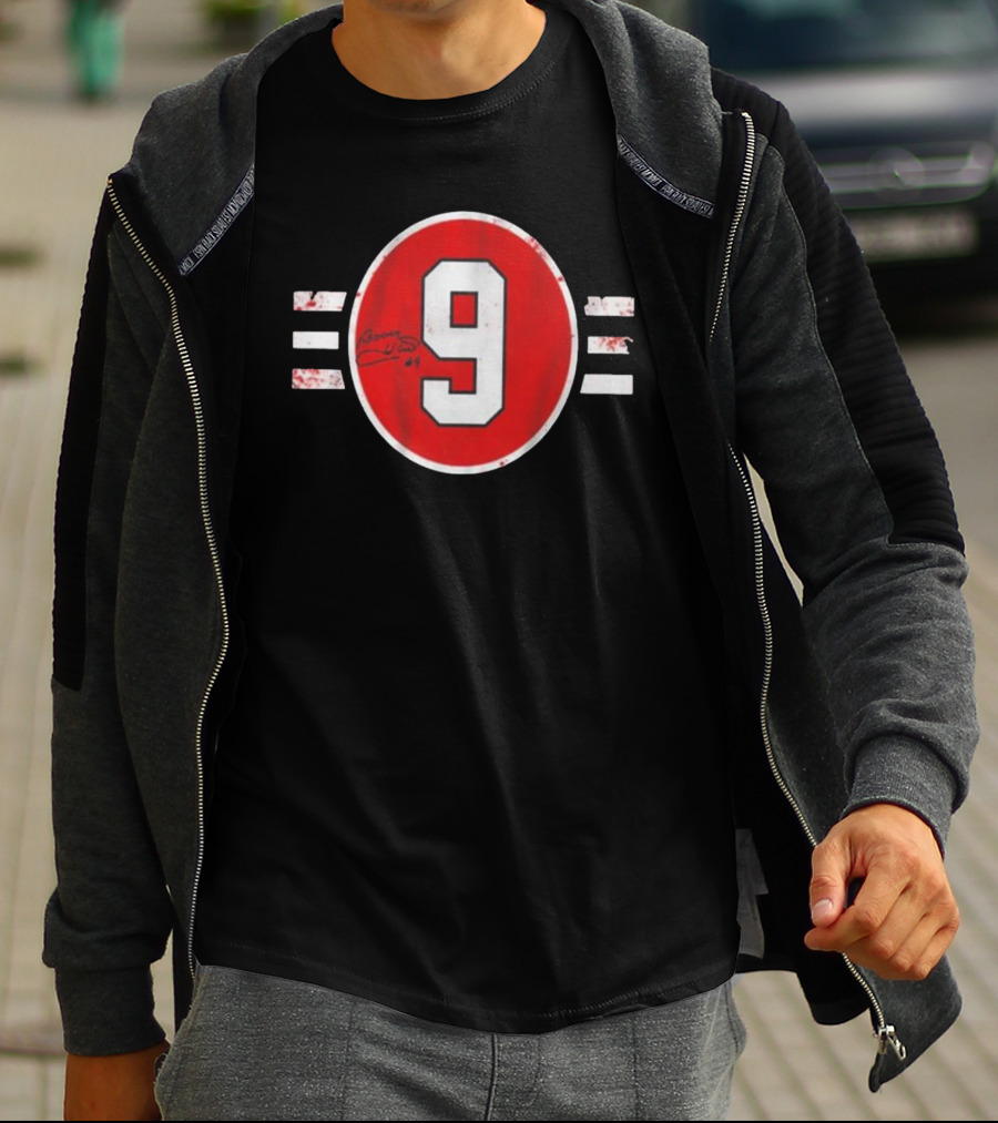 Chicago Blackhawks Bobby Hull Signed Number 9 T-Shirt