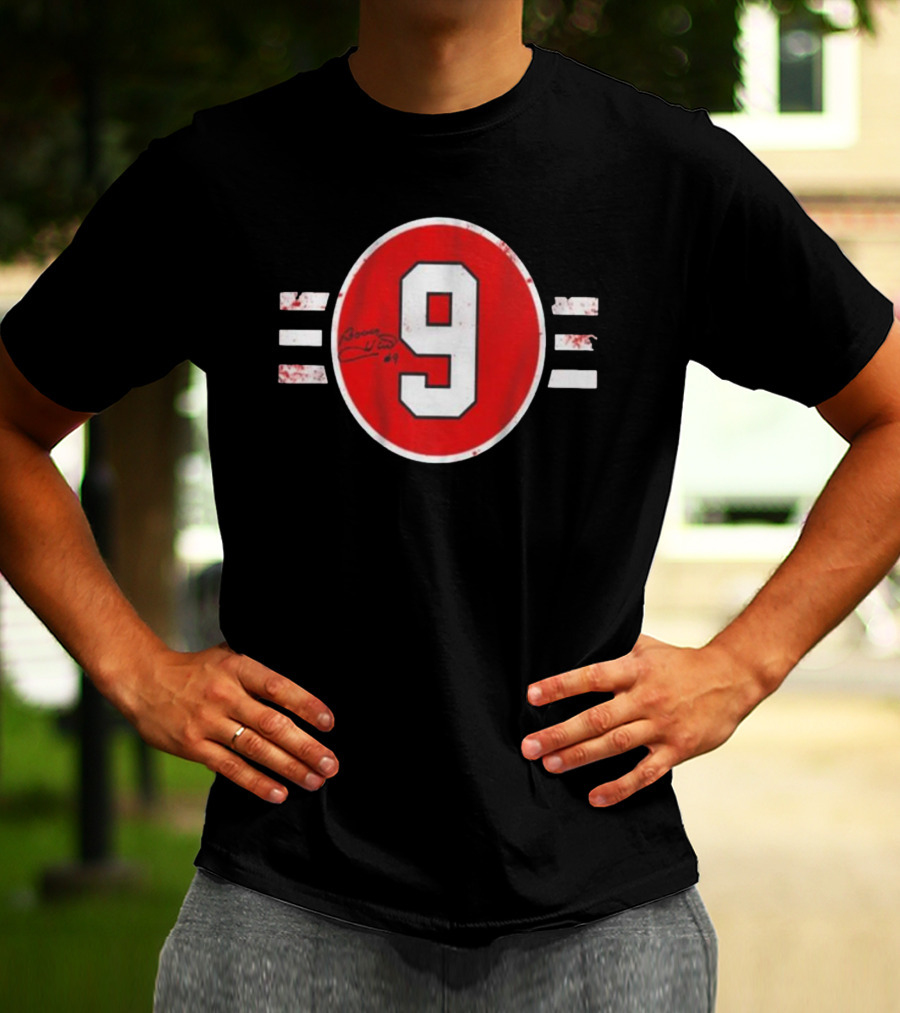 Chicago Blackhawks Bobby Hull Signed Number 9 T-Shirt