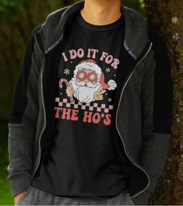 I Do It For The Ho’s Funny Christmas Santa With Candy Cane And Peace Sign T-Shirt