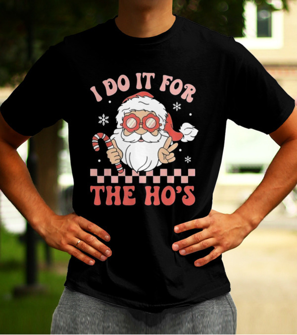 I Do It For The Ho’s Funny Christmas Santa With Candy Cane And Peace Sign T-Shirt