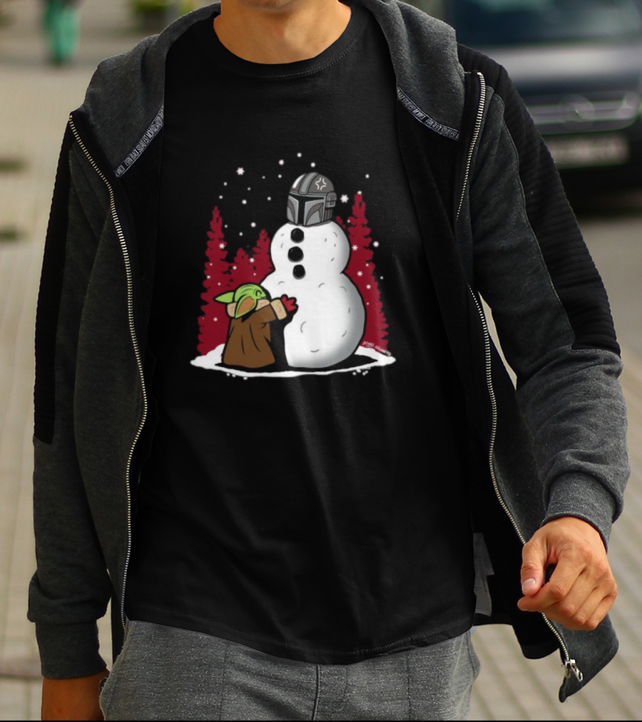 The Best Snowman In The Parsec Yoda Hugs Snowman Mandalorian Helmet Snow Star Wars T-Shirt