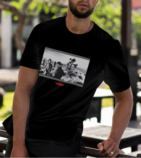 U2 Joshua Tree Album Cover Desert Scene 1980s Band Members T-Shirt