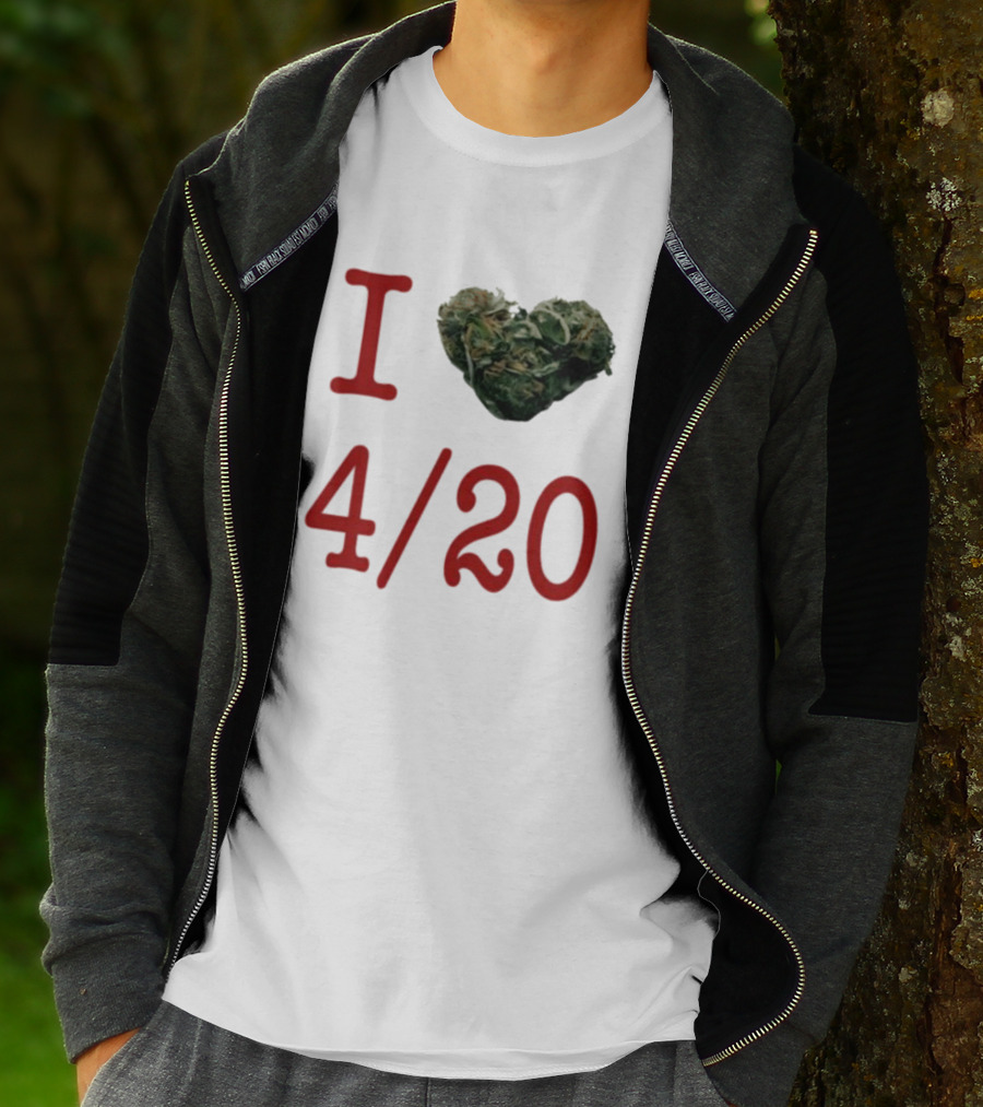 Rihanna Wearing I Heart 4/20 Day T-Shirt