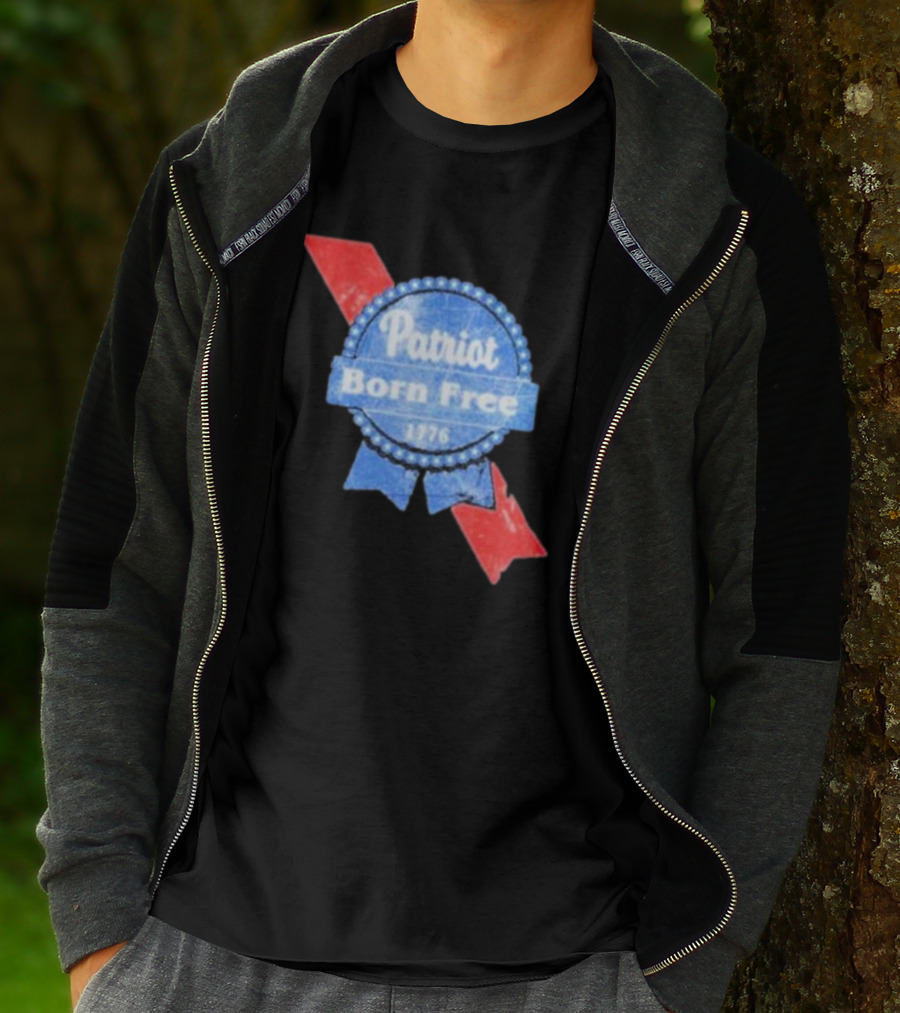 Patriot Born Free 1776 Badge With Red White Blue Ribbon Motif T-Shirt