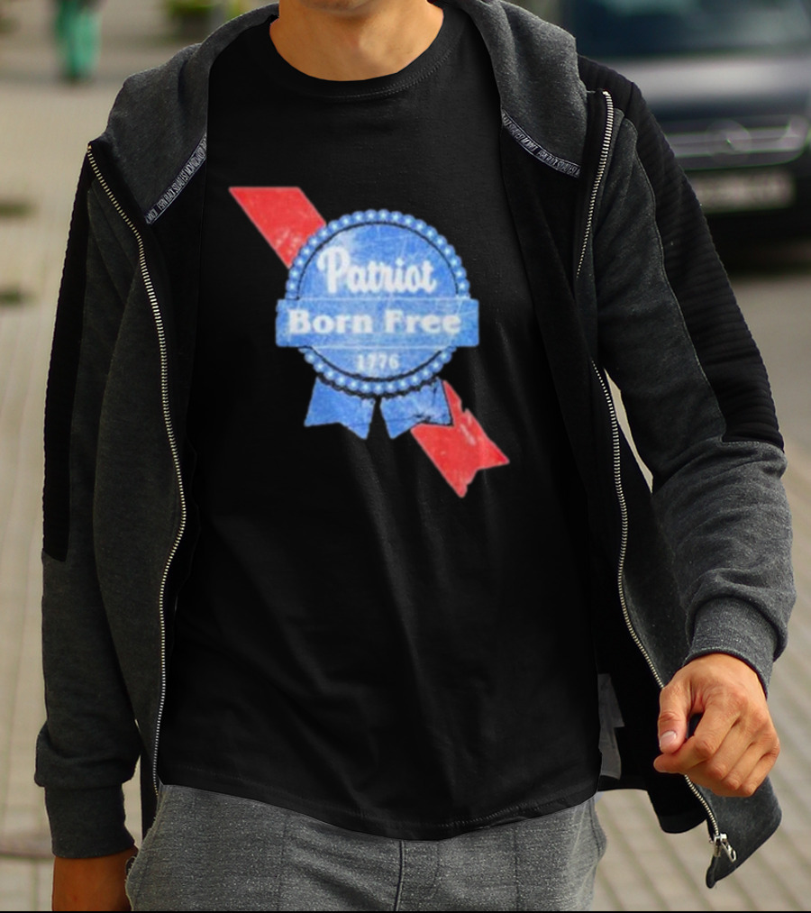 Patriot Born Free 1776 Badge With Red White Blue Ribbon Motif T-Shirt